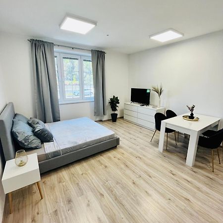 Apartment Riviera Centrum, Private Parking And Smart Check In Banska Bystrica Exterior photo