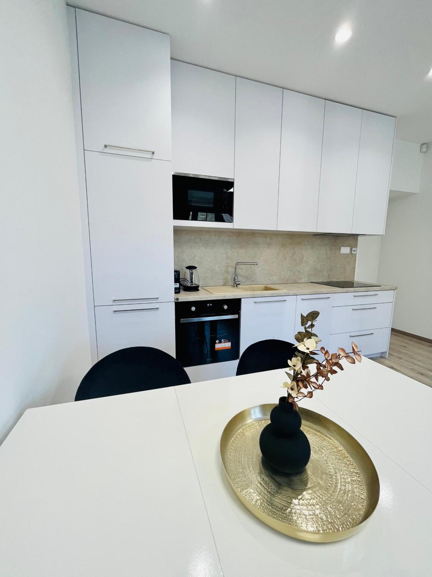 Apartment Riviera Centrum, Private Parking And Smart Check In Banska Bystrica Exterior photo