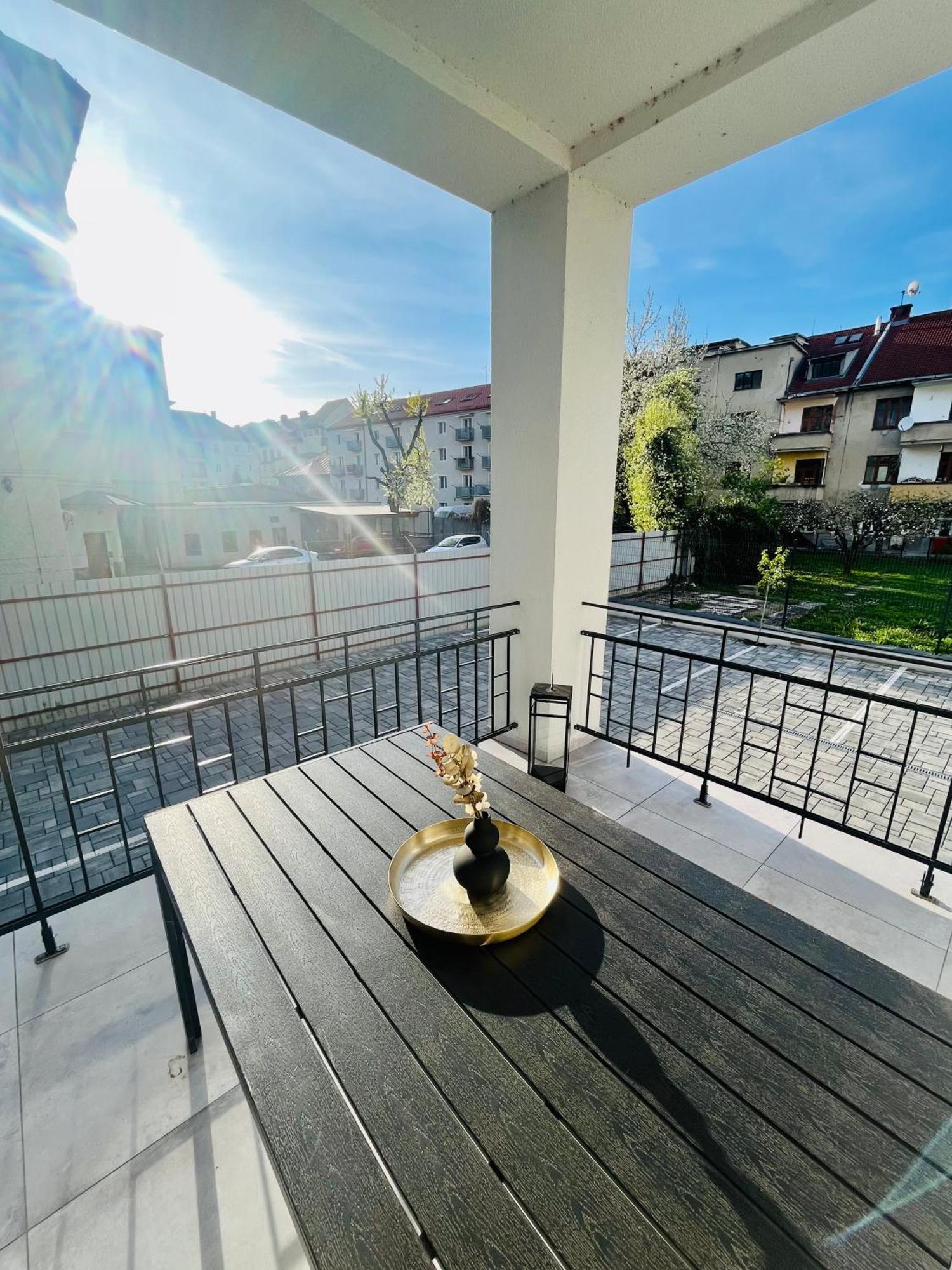 Apartment Riviera Centrum, Private Parking And Smart Check In Banska Bystrica Exterior photo