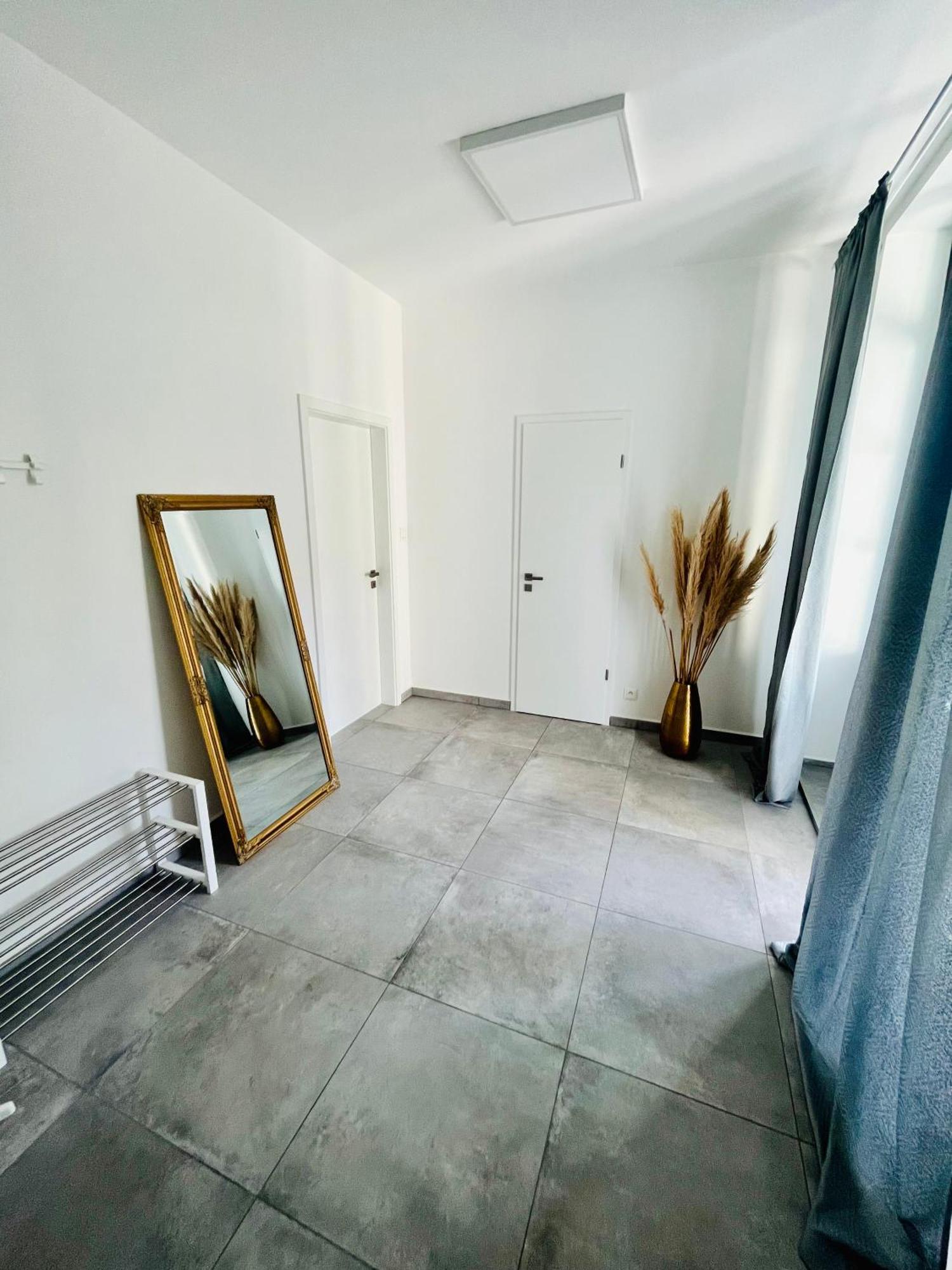 Apartment Riviera Centrum, Private Parking And Smart Check In Banska Bystrica Exterior photo