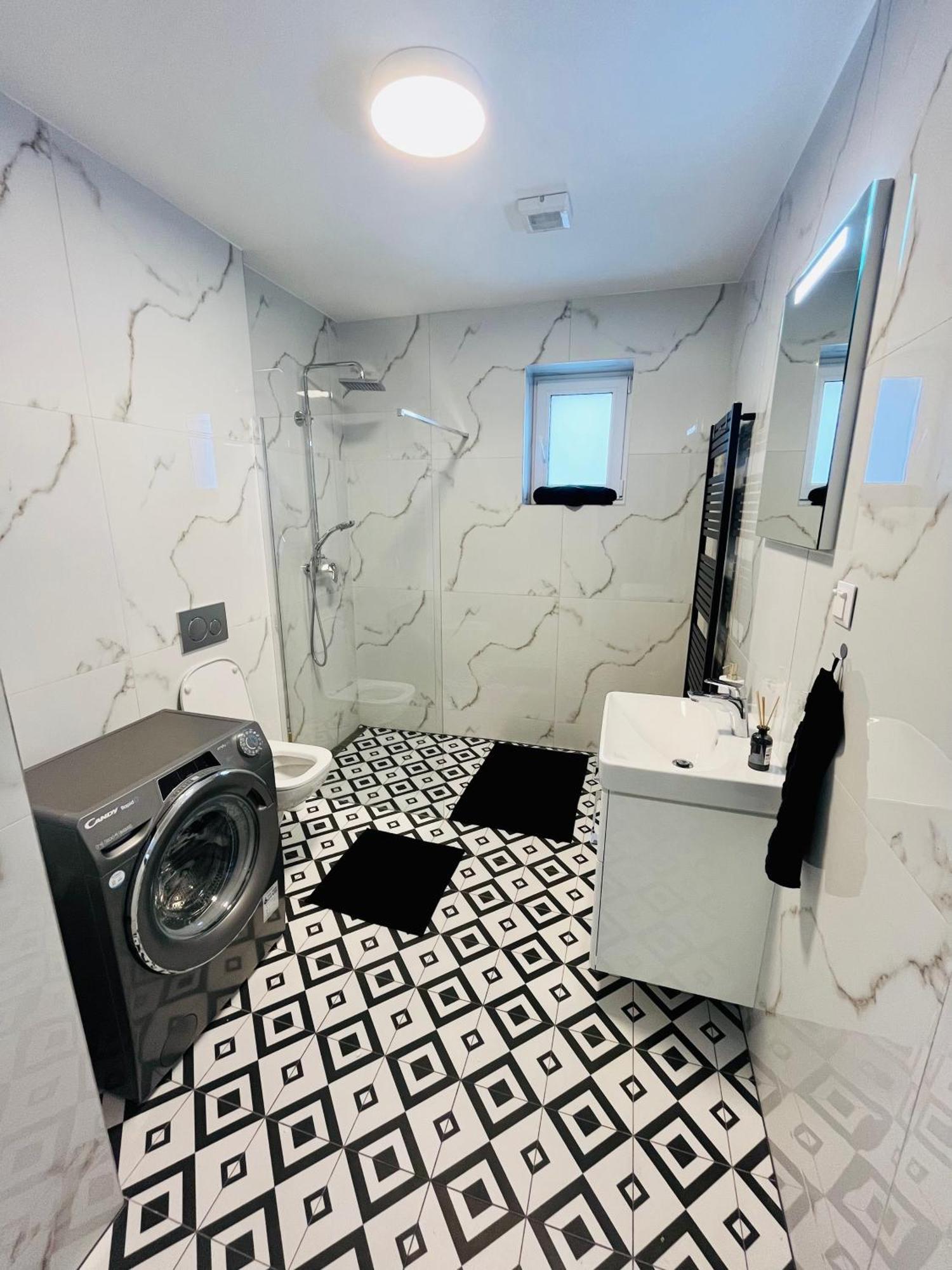 Apartment Riviera Centrum, Private Parking And Smart Check In Banska Bystrica Exterior photo