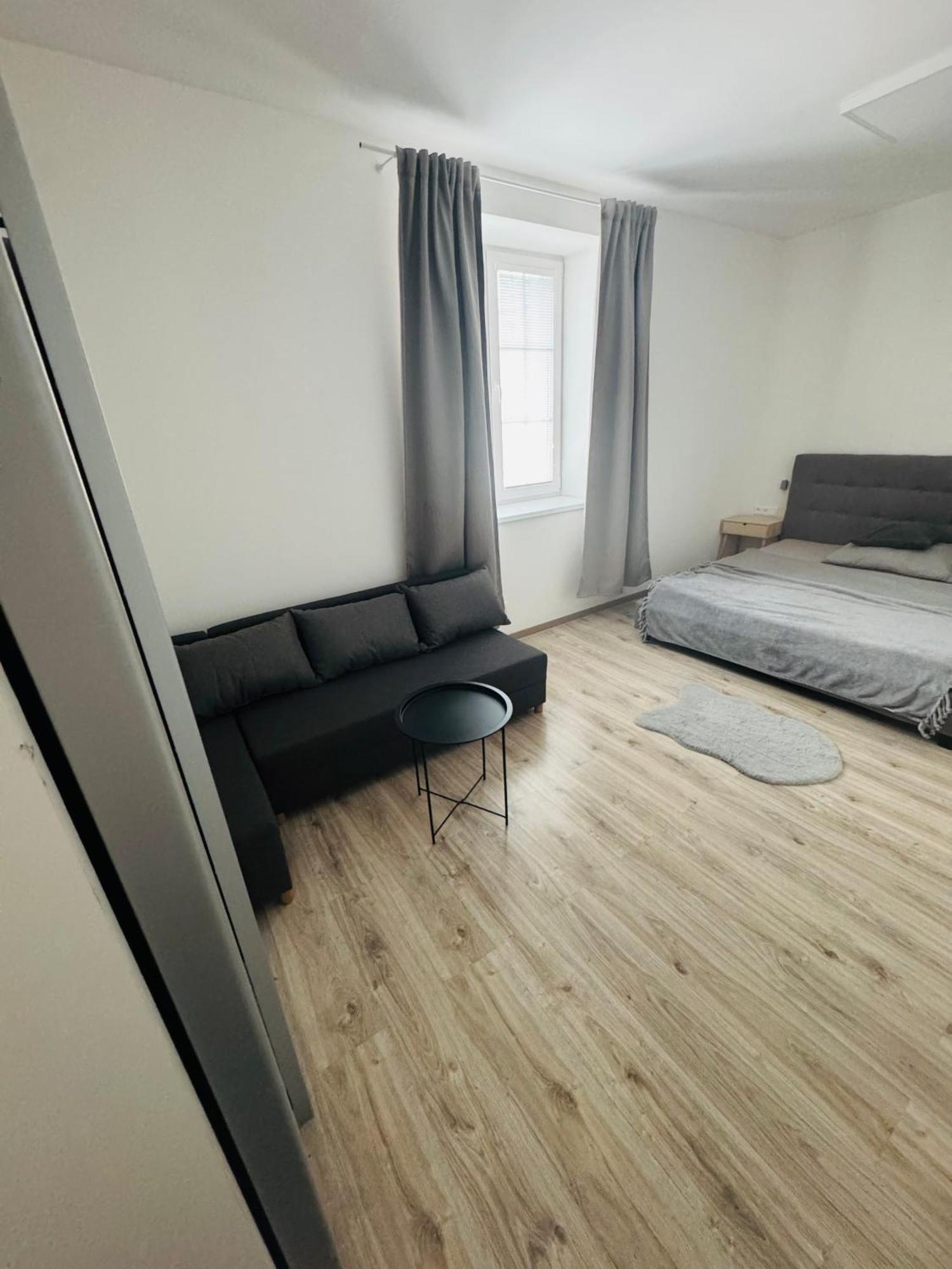 Apartment Riviera Centrum, Private Parking And Smart Check In Banska Bystrica Exterior photo